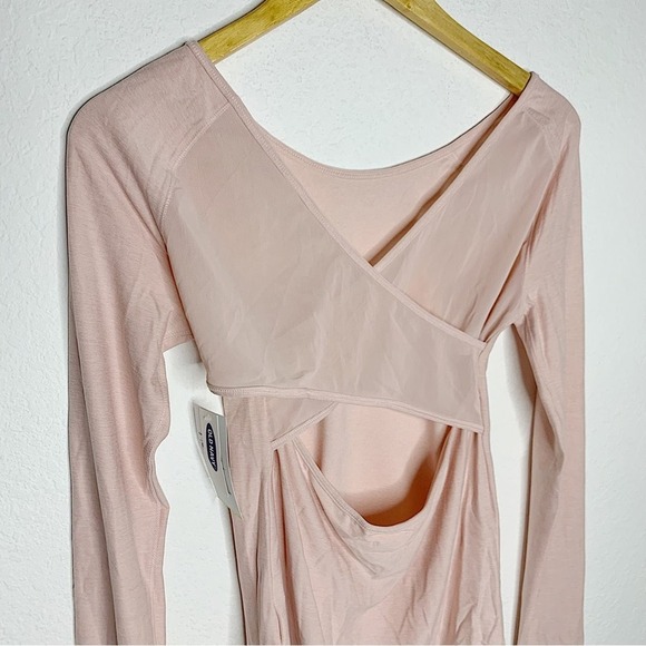 NWT Old Navy Active Criss-Cross Mesh Back Long Sleeve Top Abalone Pink Size XL - Picture 4 of 6